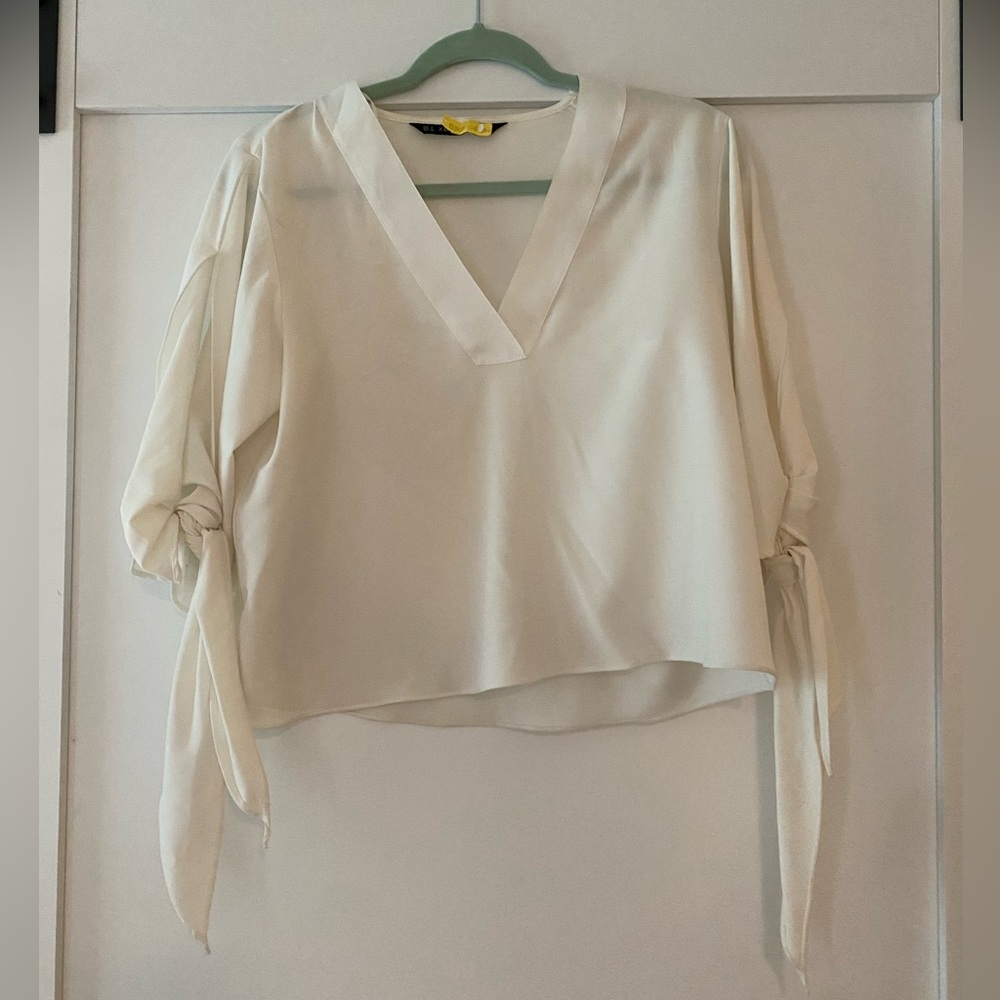 Zara bow sleeve cropped v neck blouse